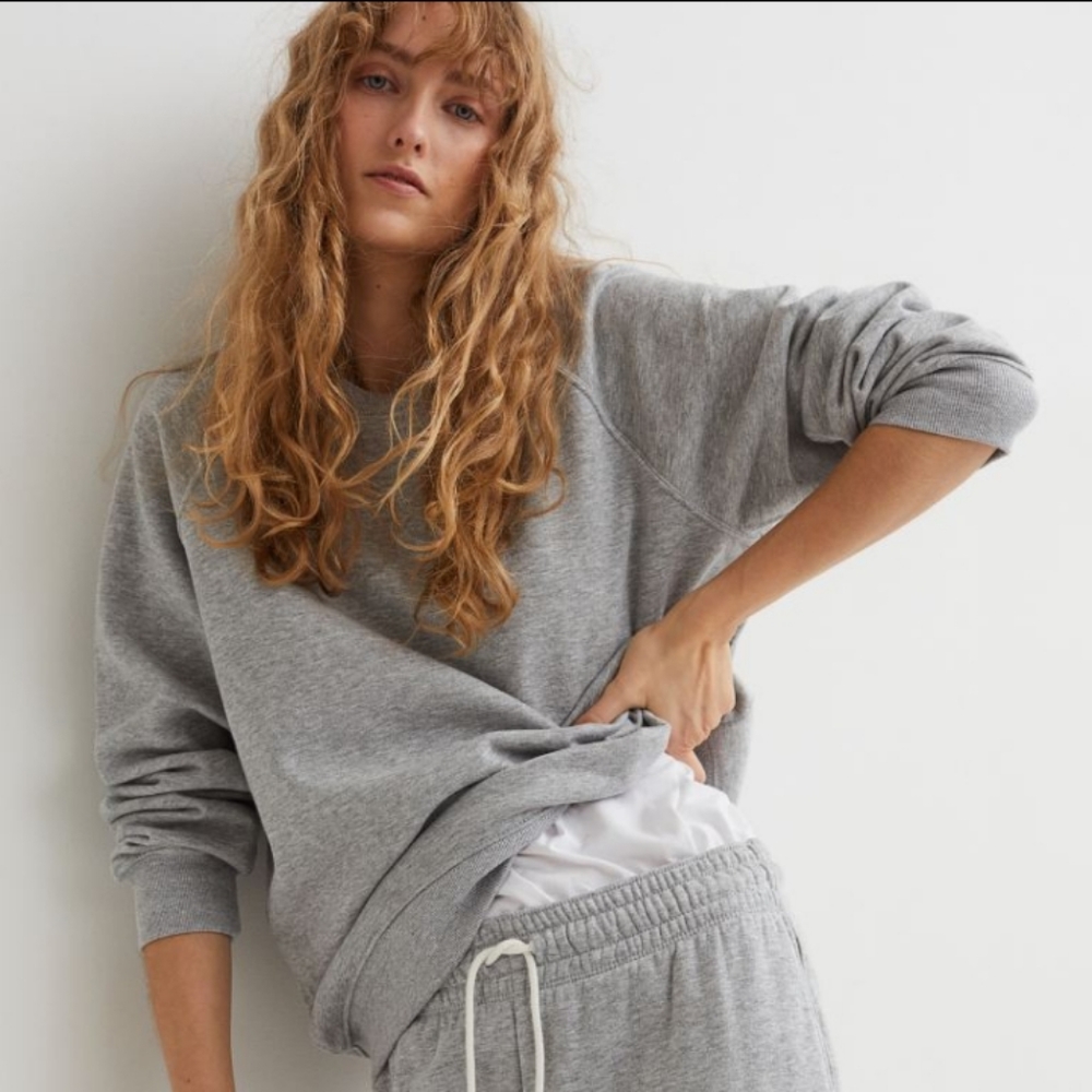 ⛔️Sold⛔️🆕️NWT H&M Sweatshirt in "Gray Melange" - Picture 4 of 12